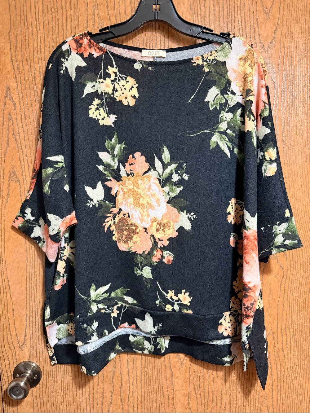ODDY Black Floral Tunic with Short-Sleeves and a Boatneck